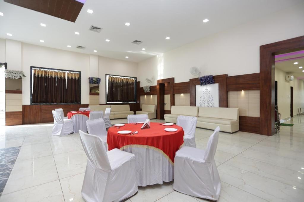 Hotel Rajmohan Palace 괄리오르 외부 사진