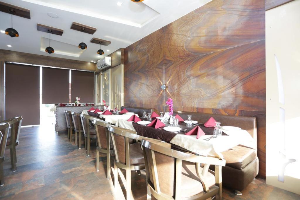 Hotel Rajmohan Palace 괄리오르 외부 사진