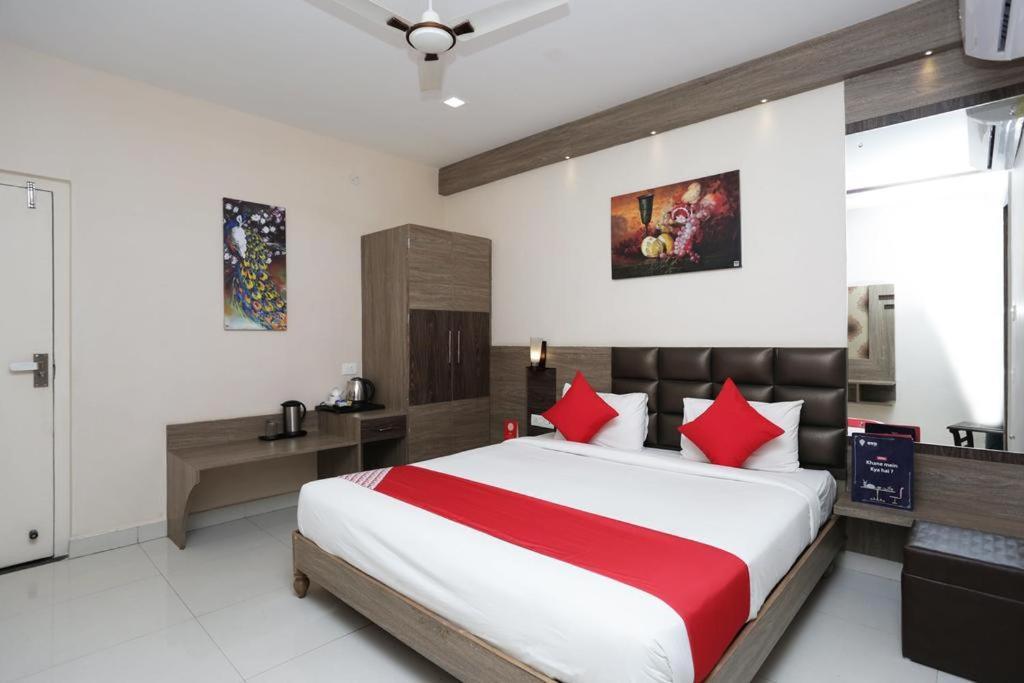 Hotel Rajmohan Palace 괄리오르 외부 사진